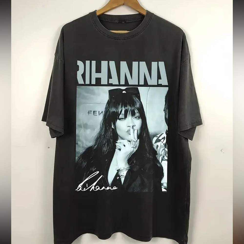 Rihanna Graphic Men Short Sleeves Tee 🖤